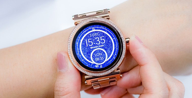 woman wearing rose gold smartwatch