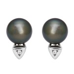 Ladies Black Pearl & Diamond Earrings / 18 Kt W