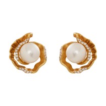 Ladies .130 Ctw Pearl Earrings / 18 Kt Y